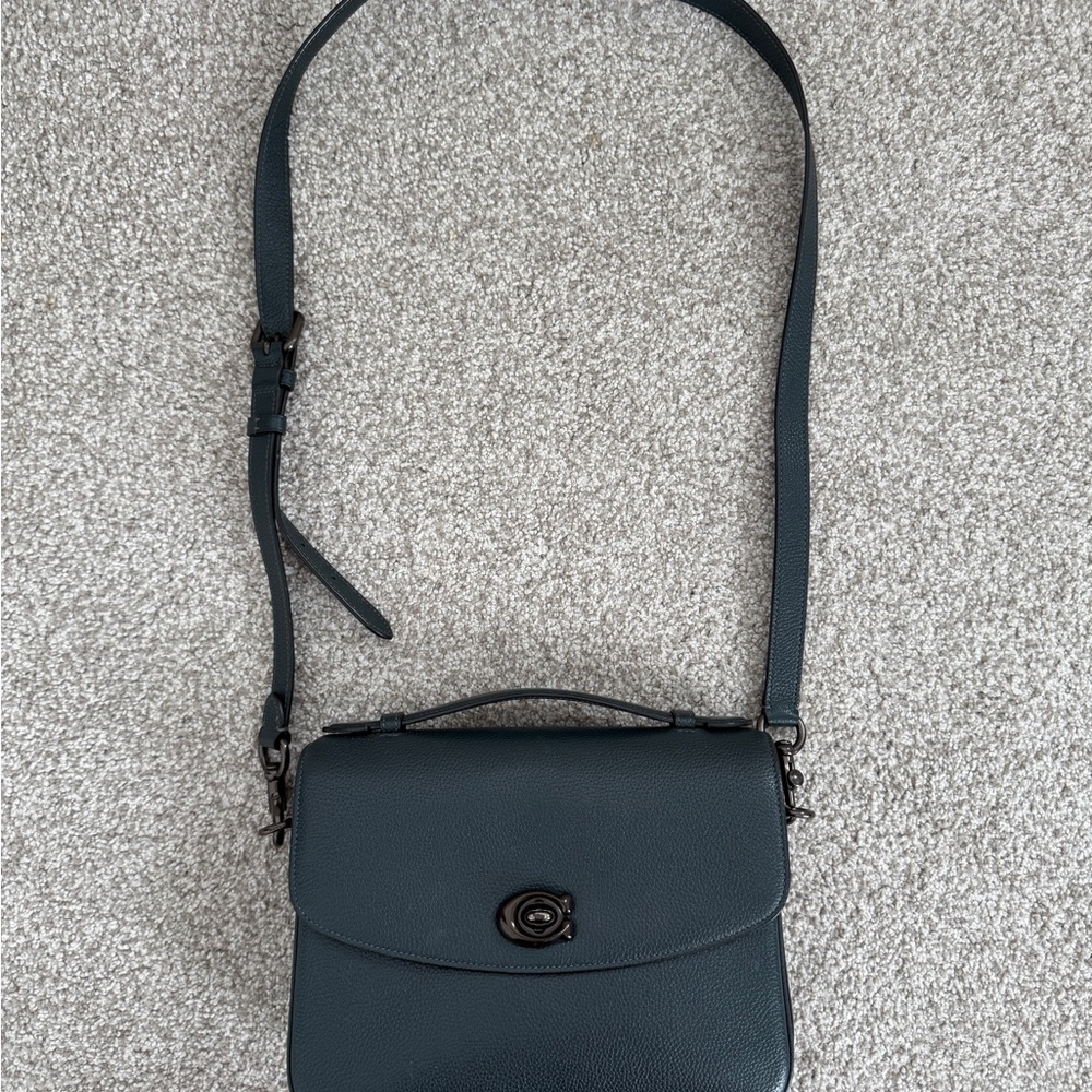 Elegant Dark Green Crossbody Bag with Textured Finish